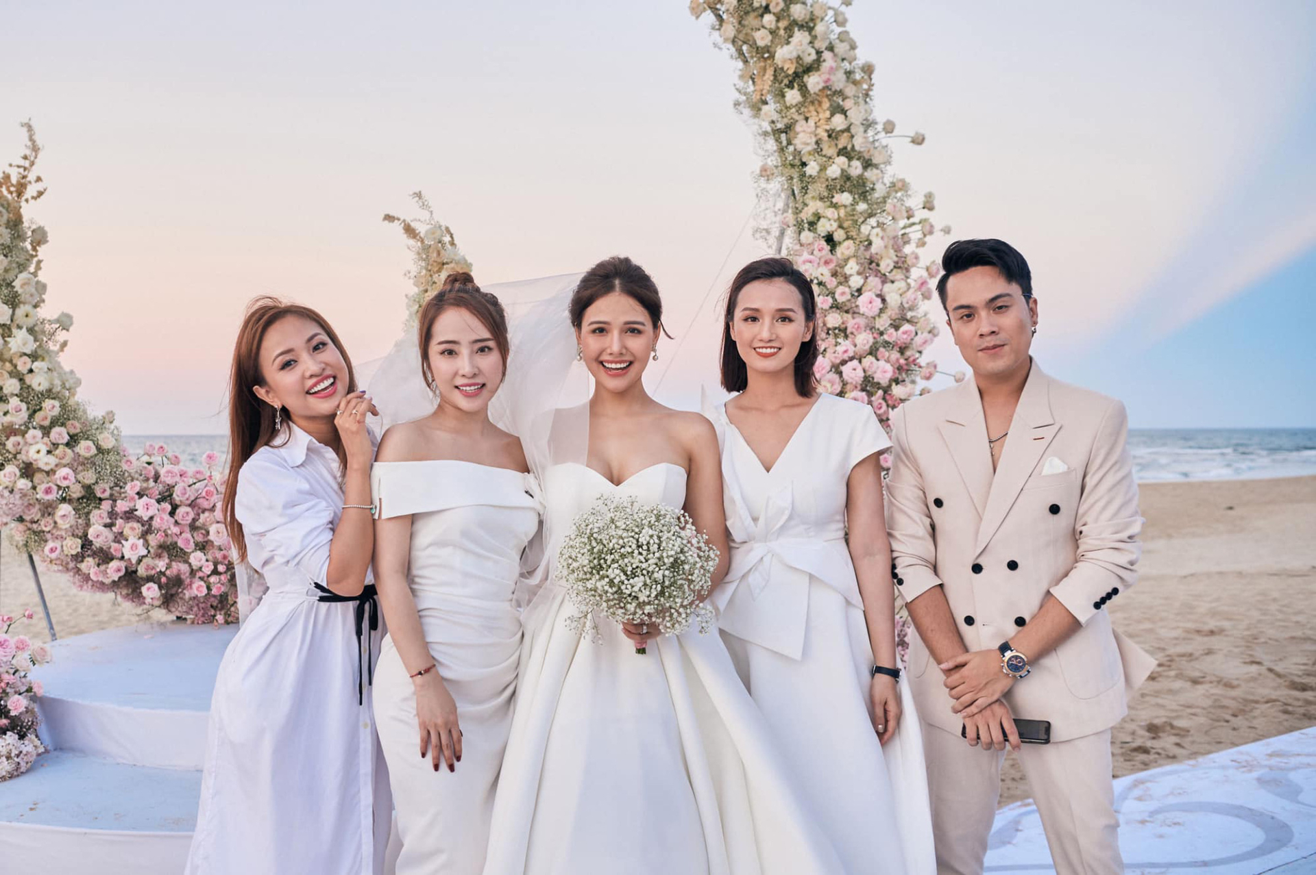 Mỹ nh&acirc;n VTV r&uacute;t lui khỏi showbiz sau lấy chồng TGĐ tập đo&agrave;n ngh&igrave;n tỷ, U40 m&agrave; đẹp cỡ n&agrave;y- Ảnh 2.