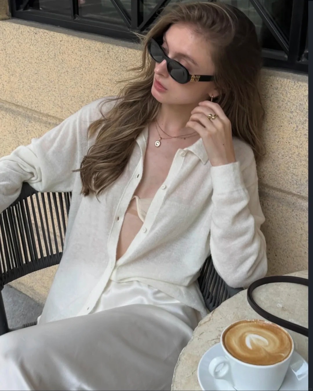 C&agrave;ng tối giản c&agrave;ng sang: C&ocirc; n&agrave;ng n&agrave;y đang mặc theo chuẩn tinh thần &ldquo;old money&rdquo;- Ảnh 3.