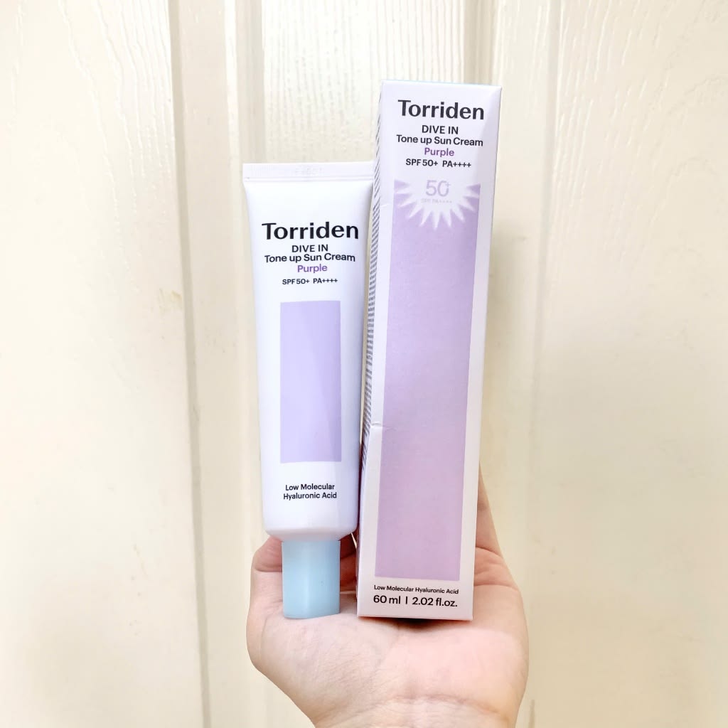 5 kem chống nắng cho n&agrave;ng đi chơi lễ: C&oacute; loại bền như &aacute;o gi&aacute;p, c&oacute; loại l&ecirc;n da đẹp mịn như kem dưỡng- Ảnh 4.