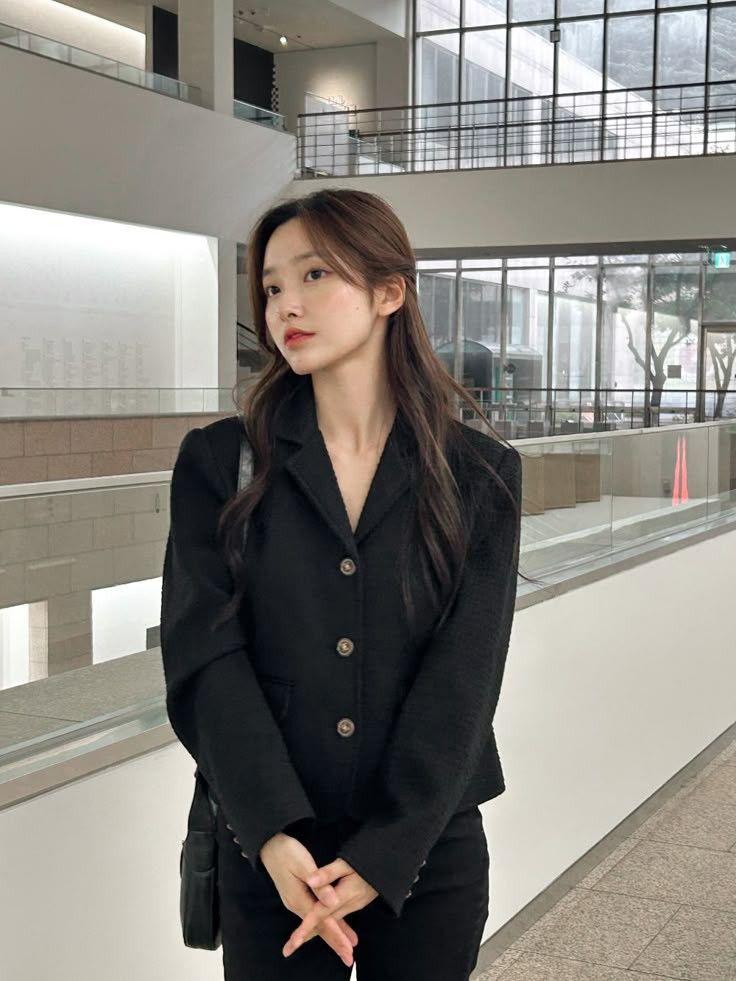 Người lương 70 triệu bận &ldquo;tối m&agrave;y tối mặt&rdquo;, người lương 30 triệu l&agrave;m xong rồi chơi: Ai sướng hơn?- Ảnh 1.