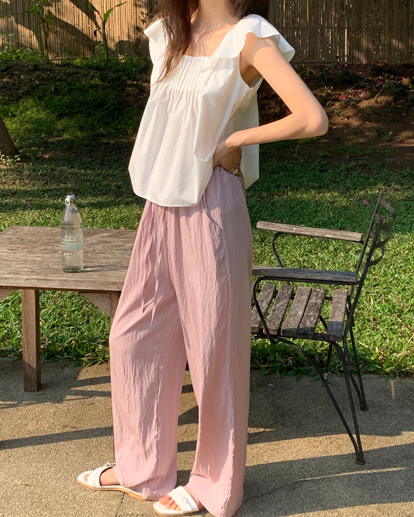 4 mẫu &aacute;o m&ugrave;a h&egrave; kết hợp ăn &yacute; nhất với quần ống rộng- Ảnh 2.