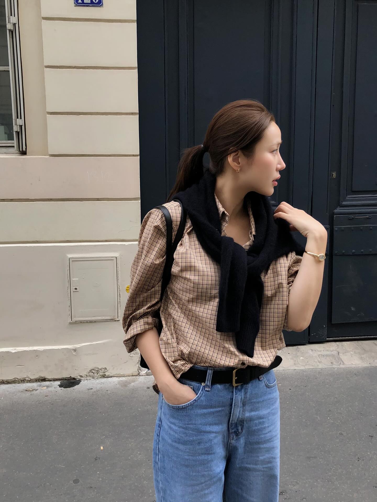 4 mẫu &aacute;o m&ugrave;a h&egrave; kết hợp ăn &yacute; nhất với quần ống rộng- Ảnh 6.