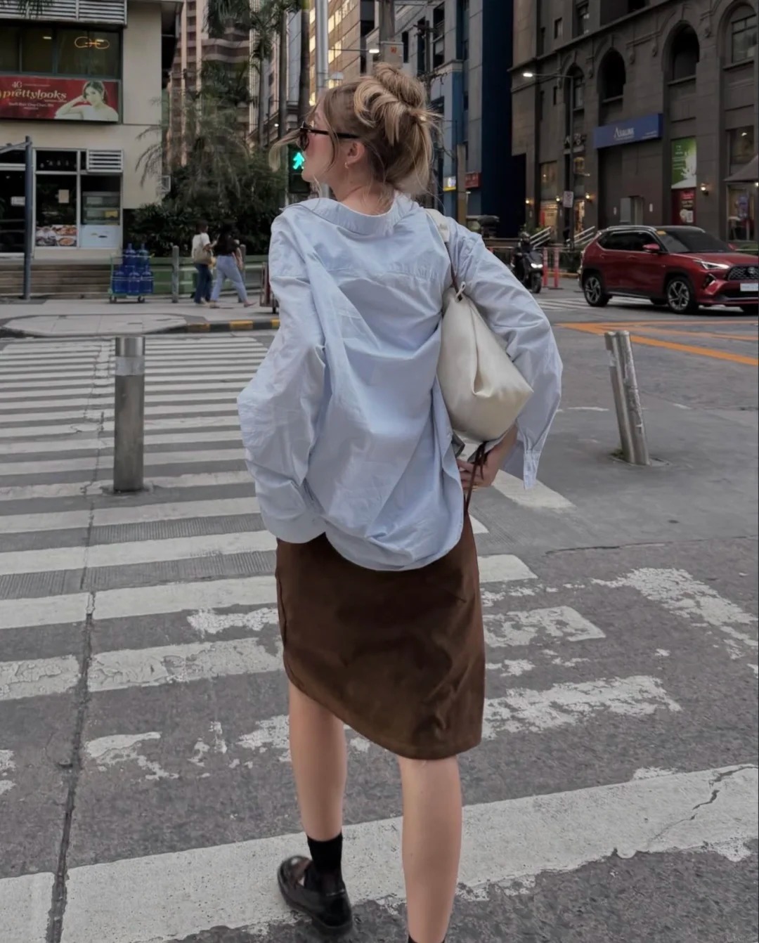 C&agrave;ng tối giản c&agrave;ng sang: C&ocirc; n&agrave;ng n&agrave;y đang mặc theo chuẩn tinh thần &ldquo;old money&rdquo;- Ảnh 5.