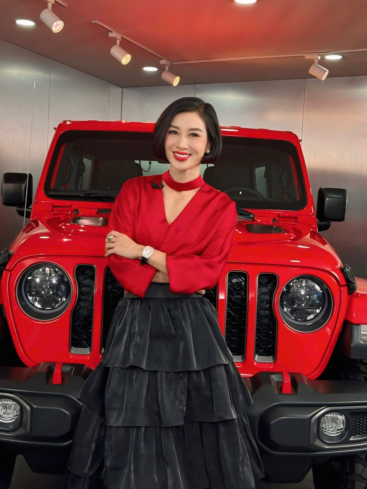 Nhan sắc hoa kh&ocirc;i cưới đại gia "ngh&egrave;o nhất trong số những người theo đuổi", giờ ở biệt thự 200 tỷ- Ảnh 4.