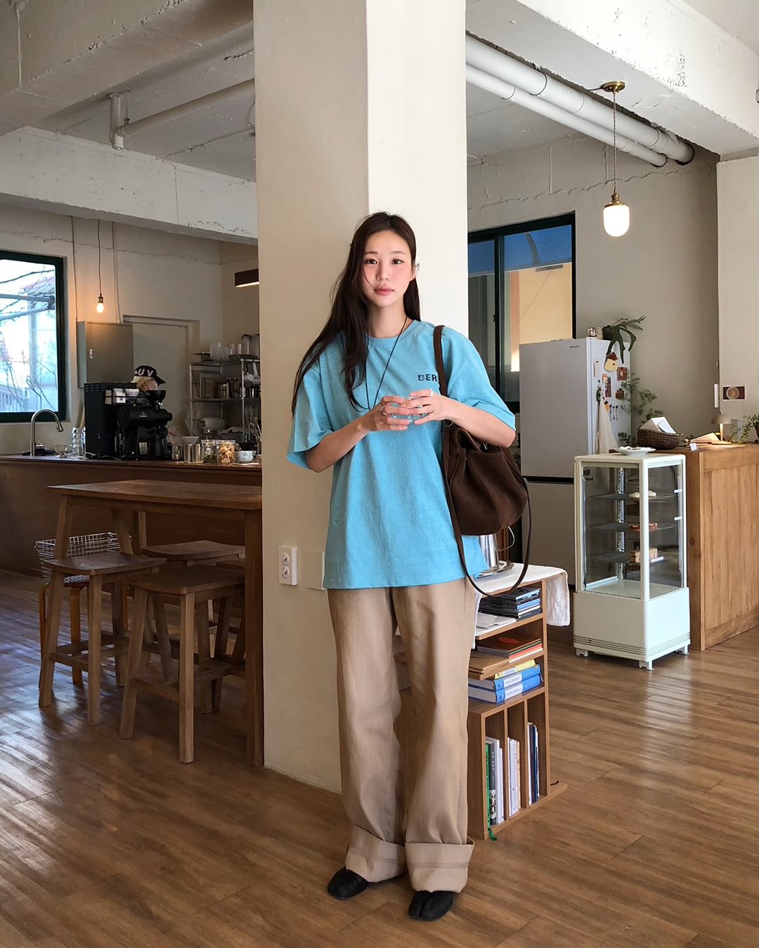 4 mẫu &aacute;o m&ugrave;a h&egrave; kết hợp ăn &yacute; nhất với quần ống rộng- Ảnh 4.