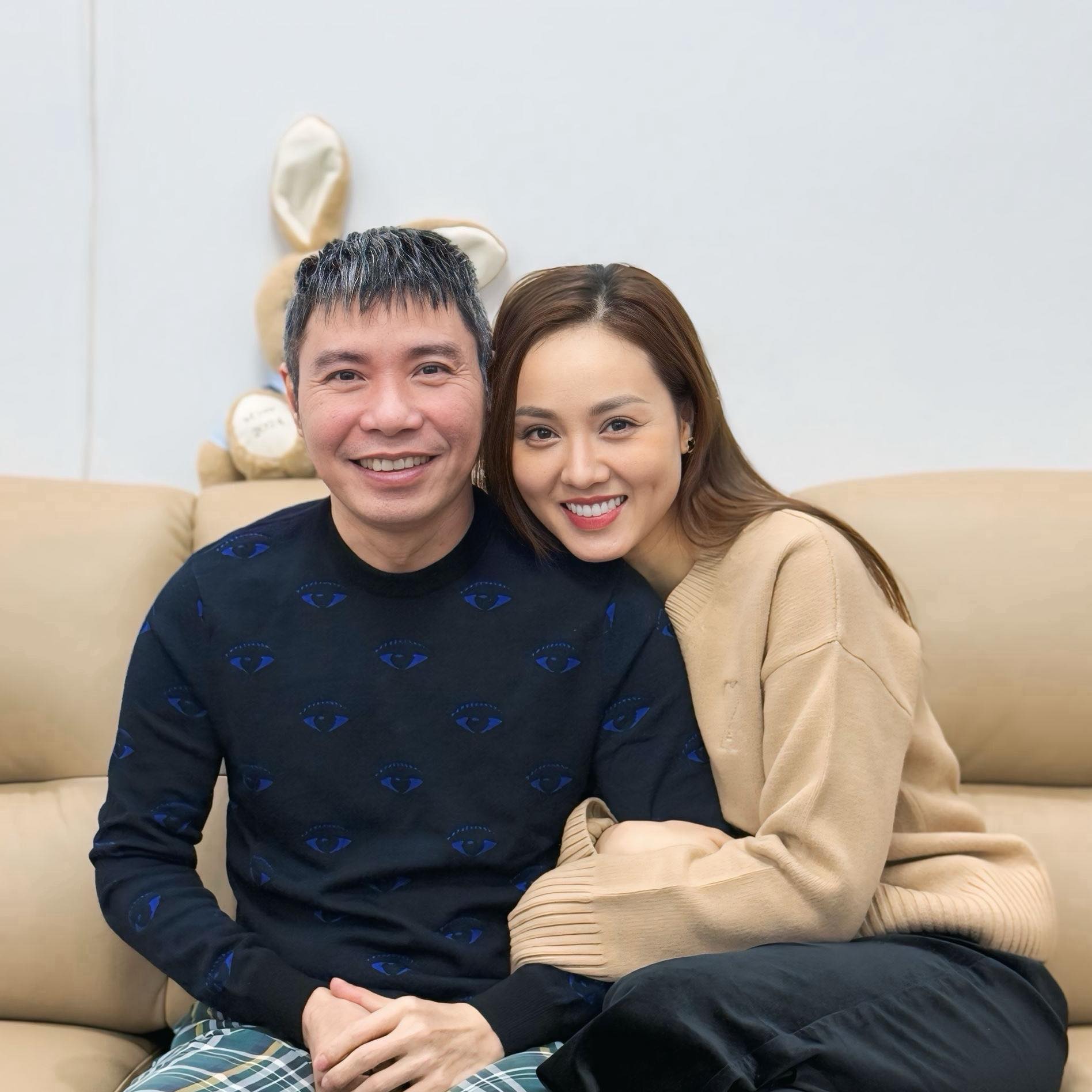 Phản hồi của vợ nghệ sĩ C&ocirc;ng L&yacute; trước th&ocirc;ng tin đ&atilde; ly h&ocirc;n nhưng giấu- Ảnh 2.