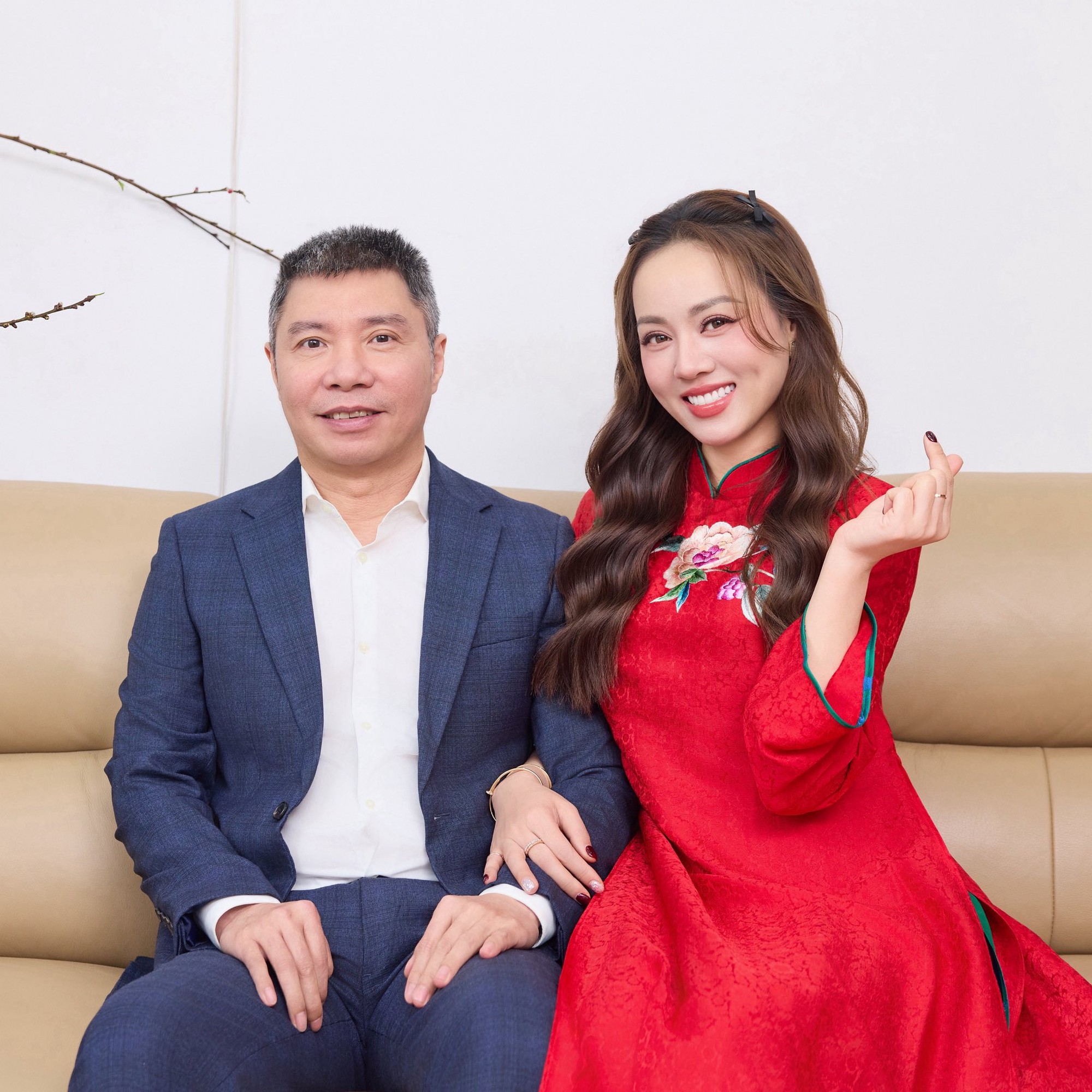 Phản hồi của vợ nghệ sĩ C&ocirc;ng L&yacute; trước th&ocirc;ng tin đ&atilde; ly h&ocirc;n nhưng giấu- Ảnh 4.