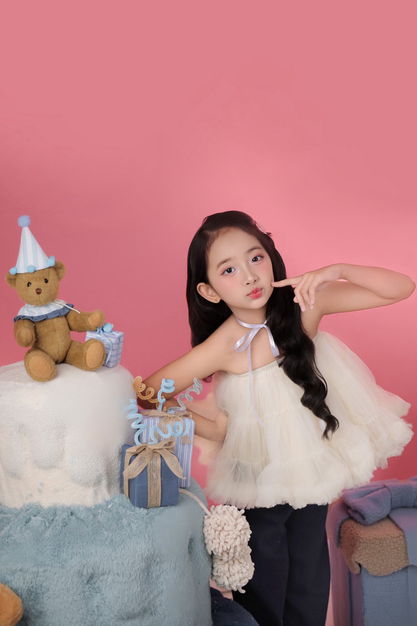 "Mợ chảnh" nh&agrave; Kh&aacute;nh Thi - Phan Hiển g&acirc;y sốt với viral cực xinh y&ecirc;u, thần th&aacute;i sao nh&iacute; chuẩn "con nh&agrave; n&ograve;i"- Ảnh 1.