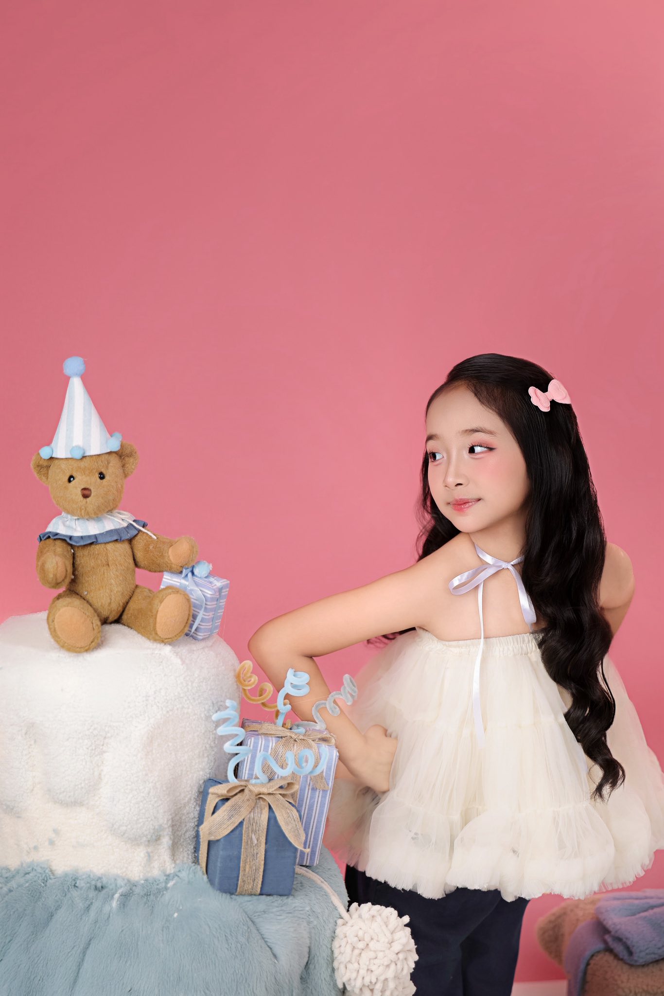 "Mợ chảnh" nh&agrave; Kh&aacute;nh Thi - Phan Hiển g&acirc;y sốt với viral cực xinh y&ecirc;u, thần th&aacute;i sao nh&iacute; chuẩn "con nh&agrave; n&ograve;i"- Ảnh 2.