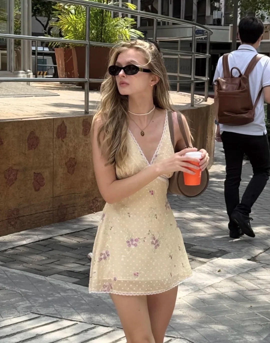 C&agrave;ng tối giản c&agrave;ng sang: C&ocirc; n&agrave;ng n&agrave;y đang mặc theo chuẩn tinh thần &ldquo;old money&rdquo;- Ảnh 7.