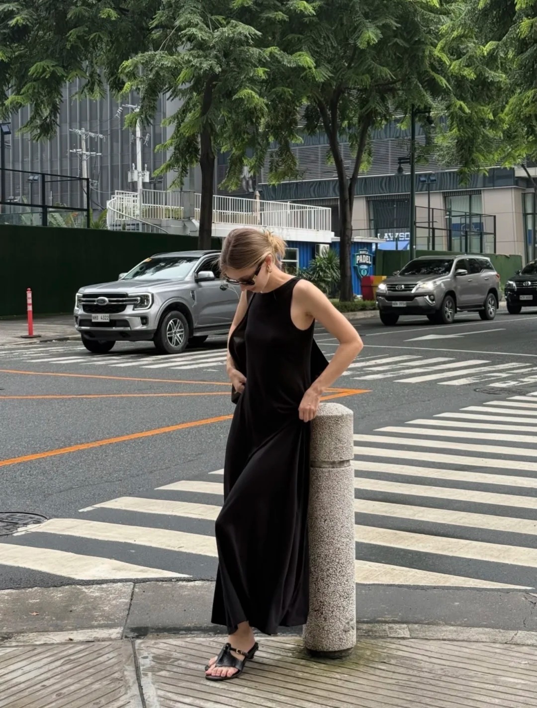 C&agrave;ng tối giản c&agrave;ng sang: C&ocirc; n&agrave;ng n&agrave;y đang mặc theo chuẩn tinh thần &ldquo;old money&rdquo;- Ảnh 9.