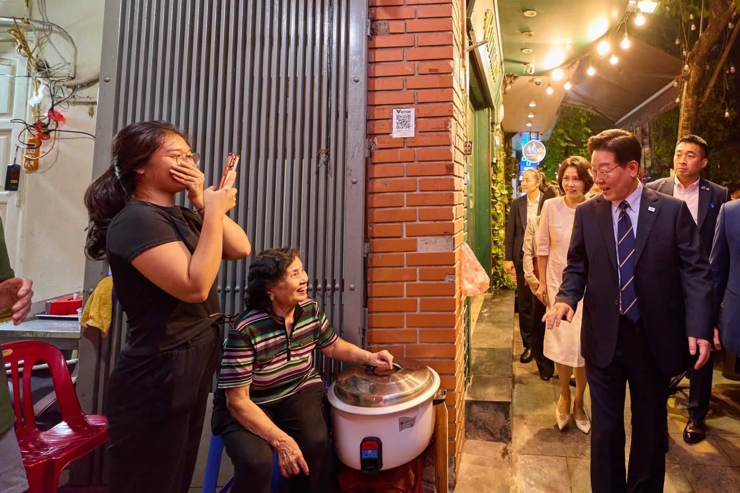 1 ng&agrave;y nghỉ lễ đi theo lịch tr&igrave;nh &ldquo;đậm chất H&agrave; Nội&rdquo; của Tổng thống H&agrave;n Quốc Lee Jae Myung v&agrave; phu nh&acirc;n- Ảnh 15.