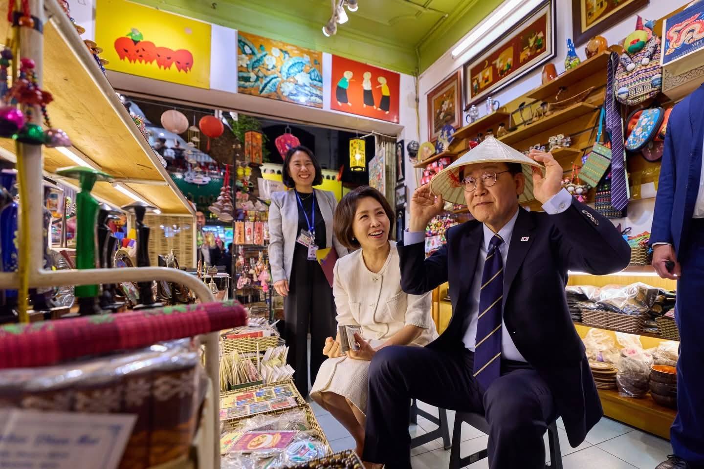 1 ng&agrave;y nghỉ lễ đi theo lịch tr&igrave;nh &ldquo;đậm chất H&agrave; Nội&rdquo; của Tổng thống H&agrave;n Quốc Lee Jae Myung v&agrave; phu nh&acirc;n- Ảnh 11.