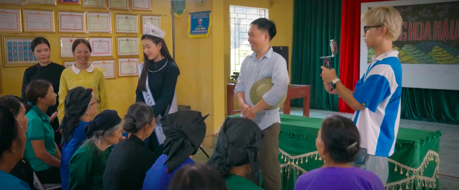 Lần đầu c&oacute; Hoa hậu cộng đồng m&agrave; chỉ thấy sống v&igrave; m&igrave;nh: Chảnh chọe kh&ocirc;ng coi ai ra g&igrave;, hỗn l&aacute;o với bố ruột- Ảnh 5.