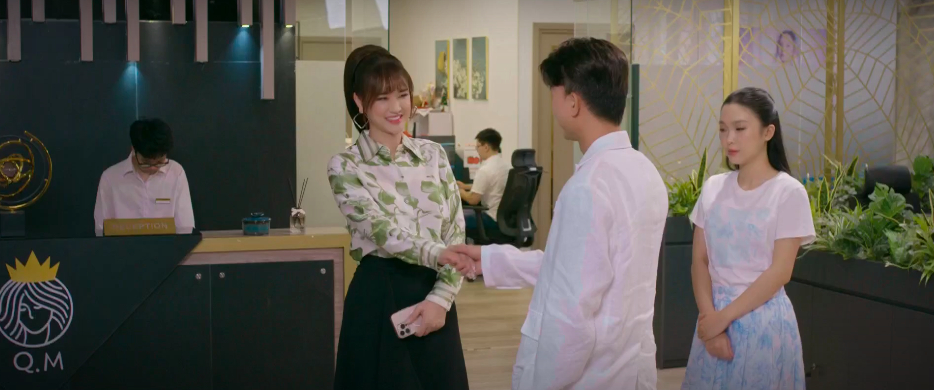 Lần đầu c&oacute; Hoa hậu cộng đồng m&agrave; chỉ thấy sống v&igrave; m&igrave;nh: Chảnh chọe kh&ocirc;ng coi ai ra g&igrave;, hỗn l&aacute;o với bố ruột- Ảnh 10.