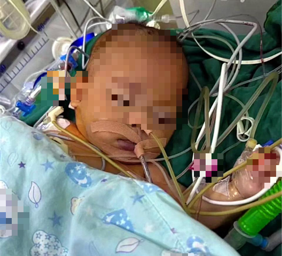 Kỳ lạ em b&eacute; 5 th&aacute;ng tuổi n&ocirc;n mửa v&agrave; ch&aacute;n ăn nhưng kh&ocirc;ng kh&oacute;c tiếng n&agrave;o, b&aacute;c sĩ ph&aacute;t hiện sự thật đ&aacute;ng sợ ph&iacute;a sau- Ảnh 2.