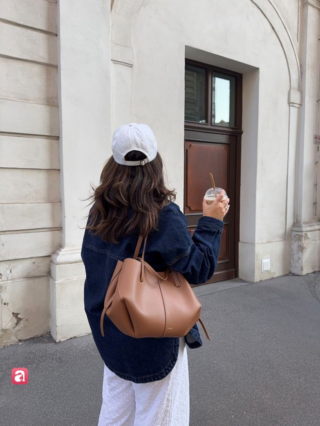 Thương hiệu t&uacute;i x&aacute;ch chẳng cần logo, c&oacute; 12 cửa h&agrave;ng tr&ecirc;n to&agrave;n thế giới g&acirc;y sốt với mẫu t&uacute;i được gọi l&agrave; &ldquo;đẹp nhất để đi l&agrave;m&rdquo;- Ảnh 11.