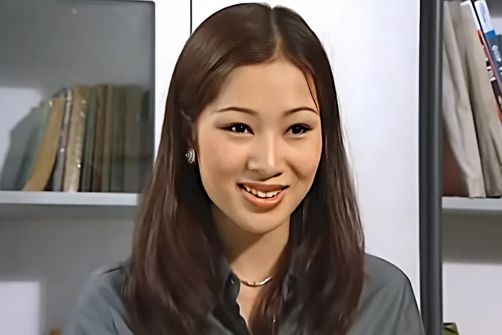 Nhan sắc hoa kh&ocirc;i cưới đại gia "ngh&egrave;o nhất trong số những người theo đuổi", giờ ở biệt thự 200 tỷ- Ảnh 1.