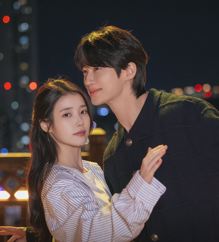 Perfect Crown tập 6: M&agrave;n cầu h&ocirc;n cổ t&iacute;ch khiến MXH rung chuyển, IU v&agrave; Byeon Woo Seok đẻ con lu&ocirc;n được rồi- Ảnh 2.