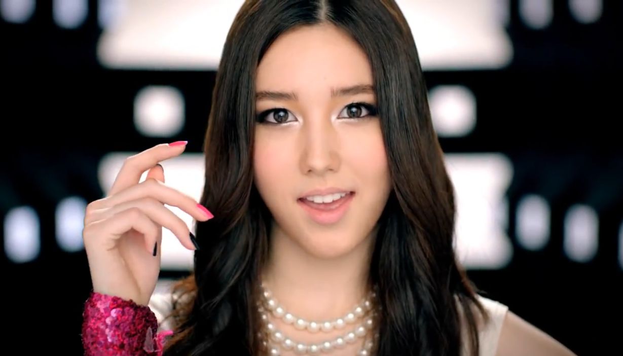 &ldquo;C&ocirc;ng ch&uacute;a lai&rdquo; đầu ti&ecirc;n của showbiz: Bị cấm hoạt động suốt 4 năm, nay l&agrave;m ca sĩ mạng với 228 người h&acirc;m mộ - Ảnh 3.