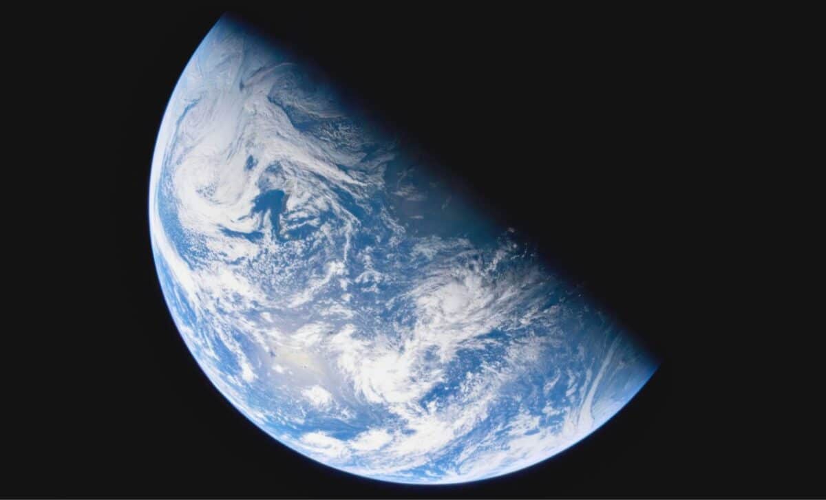 Bắt đầu từ thời điểm n&agrave;y, một ng&agrave;y tr&ecirc;n Tr&aacute;i đất sẽ k&eacute;o d&agrave;i 25 giờ- Ảnh 1.