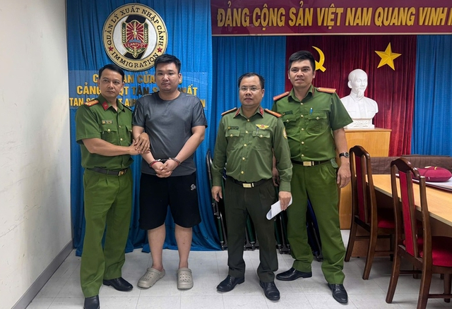 Bắt trợ l&yacute; cửa h&agrave;ng Huỳnh Thanh Ph&uacute; SN 1995- Ảnh 1.