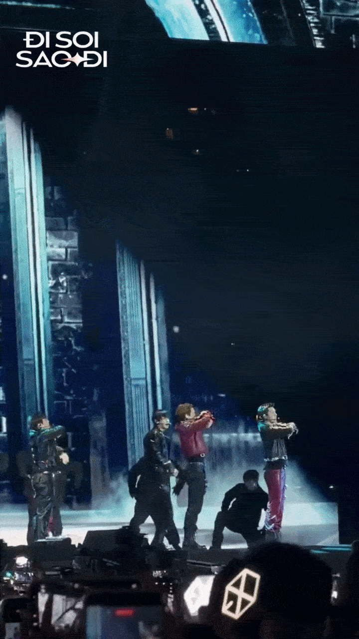 EXO mở m&agrave;n concert ở Việt Nam ch&aacute;y th&ocirc;i rồi, h&aacute;t live - nhảy đỉnh c&ograve;n mặc cả &aacute;o d&agrave;i &ldquo;chiều&rdquo; fan- Ảnh 1.