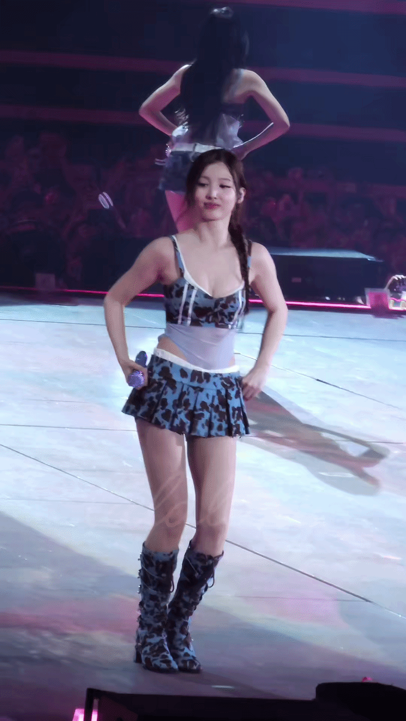 Mang s&aacute;ch vở học ngay mỹ nh&acirc;n n&agrave;y: H&aacute;t nhảy h&ugrave;ng hục vẫn lấy hơi si&ecirc;u kh&eacute;o, thở th&ocirc;i m&agrave; cũng đẹp - Ảnh 2.