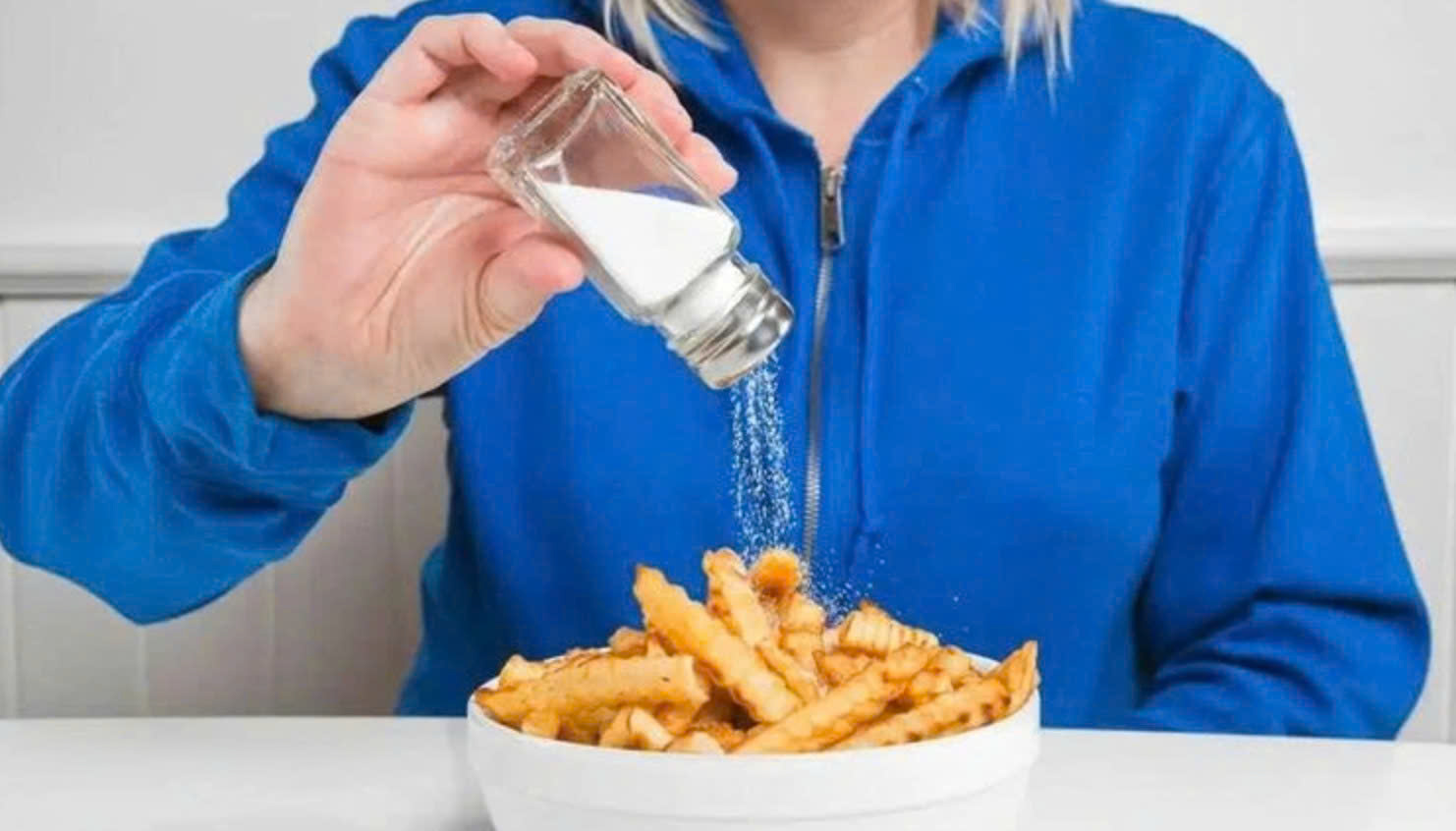 Suy thận tăng mạnh: Cảnh b&aacute;o 10 th&oacute;i quen tưởng v&ocirc; hại nhưng đang ph&aacute; hủy thận mỗi ng&agrave;y- Ảnh 2.