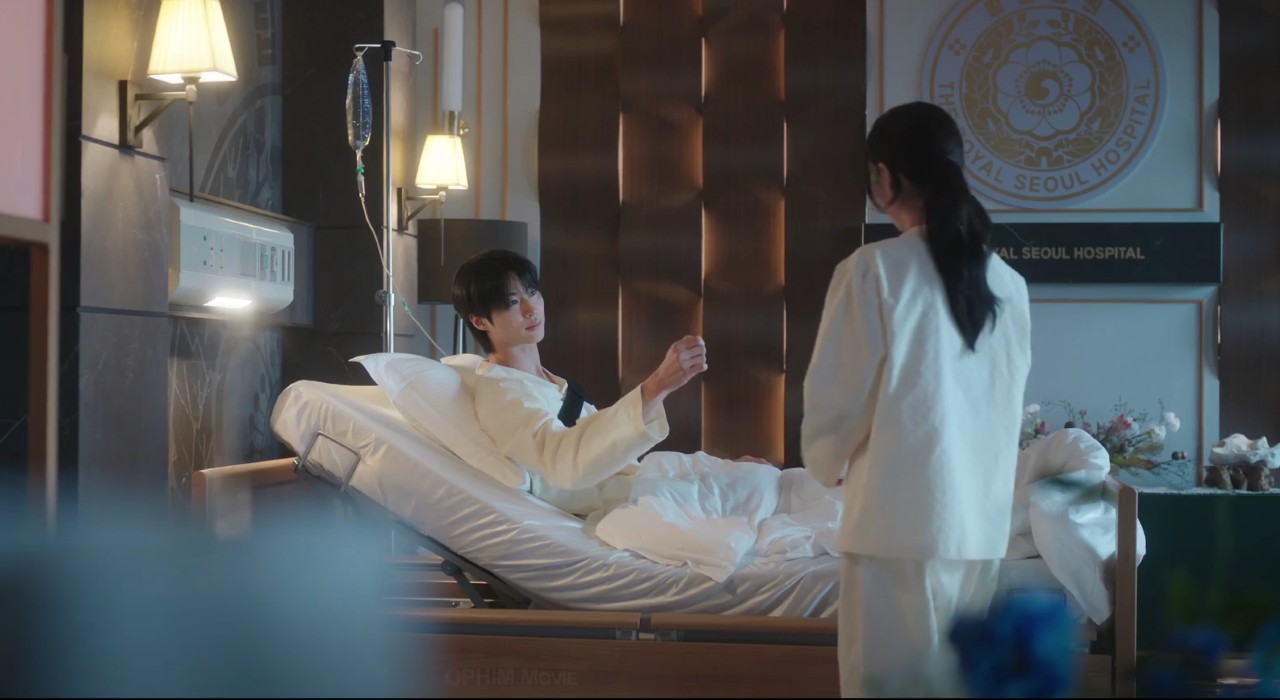 Perfect Crown tập 5: Byeon Woo Seok v&agrave; IU vừa y&ecirc;u vừa l&agrave;m tổn thương nhau, cảnh cuối xem m&agrave; ấm l&ograve;ng- Ảnh 3.