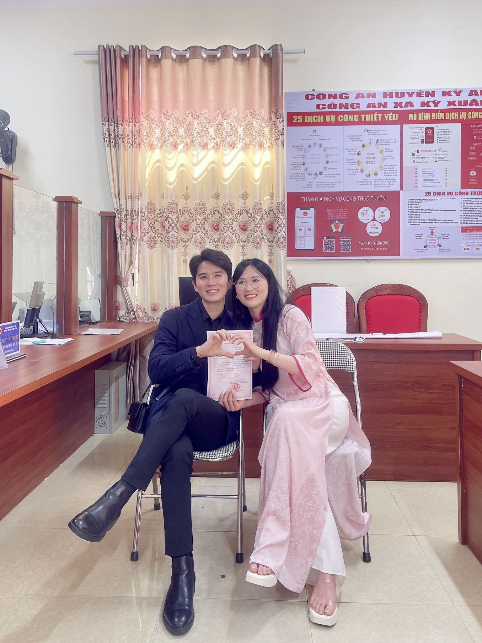 Y&ecirc;u sau 5 ng&agrave;y nhắn tin, lần đầu gặp l&agrave; lễ dạm ng&otilde;, cặp đ&ocirc;i H&agrave; Tĩnh:&nbsp; &ldquo;Bố mẹ sợ ch&uacute;ng m&igrave;nh ế, kh&ocirc;ng ai y&ecirc;u n&ecirc;n cứ giục&hellip;&rdquo; - Ảnh 3.