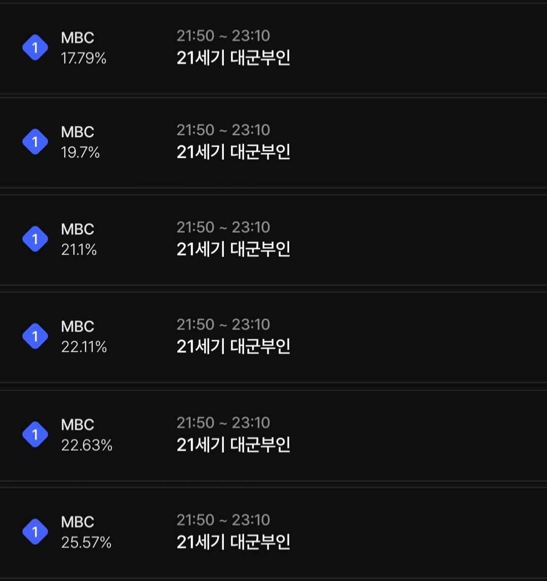 Perfect Crown tập 6: M&agrave;n cầu h&ocirc;n cổ t&iacute;ch khiến MXH rung chuyển, IU v&agrave; Byeon Woo Seok đẻ con lu&ocirc;n được rồi- Ảnh 1.