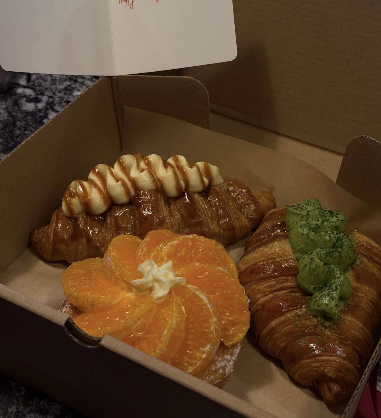 X&ocirc;n xao h&igrave;nh ảnh nghi vấn bếp bẩn tại tiệm b&aacute;nh nổi tiếng H&agrave; Nội, đại diện qu&aacute;n ch&iacute;nh thức l&ecirc;n tiếng - Ảnh 10.