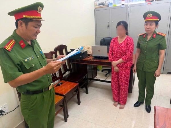 Thi h&agrave;nh lệnh bắt tạm giam chủ hụi Nguyễn Th&uacute;y Triều SN 1989 - Ảnh 1.