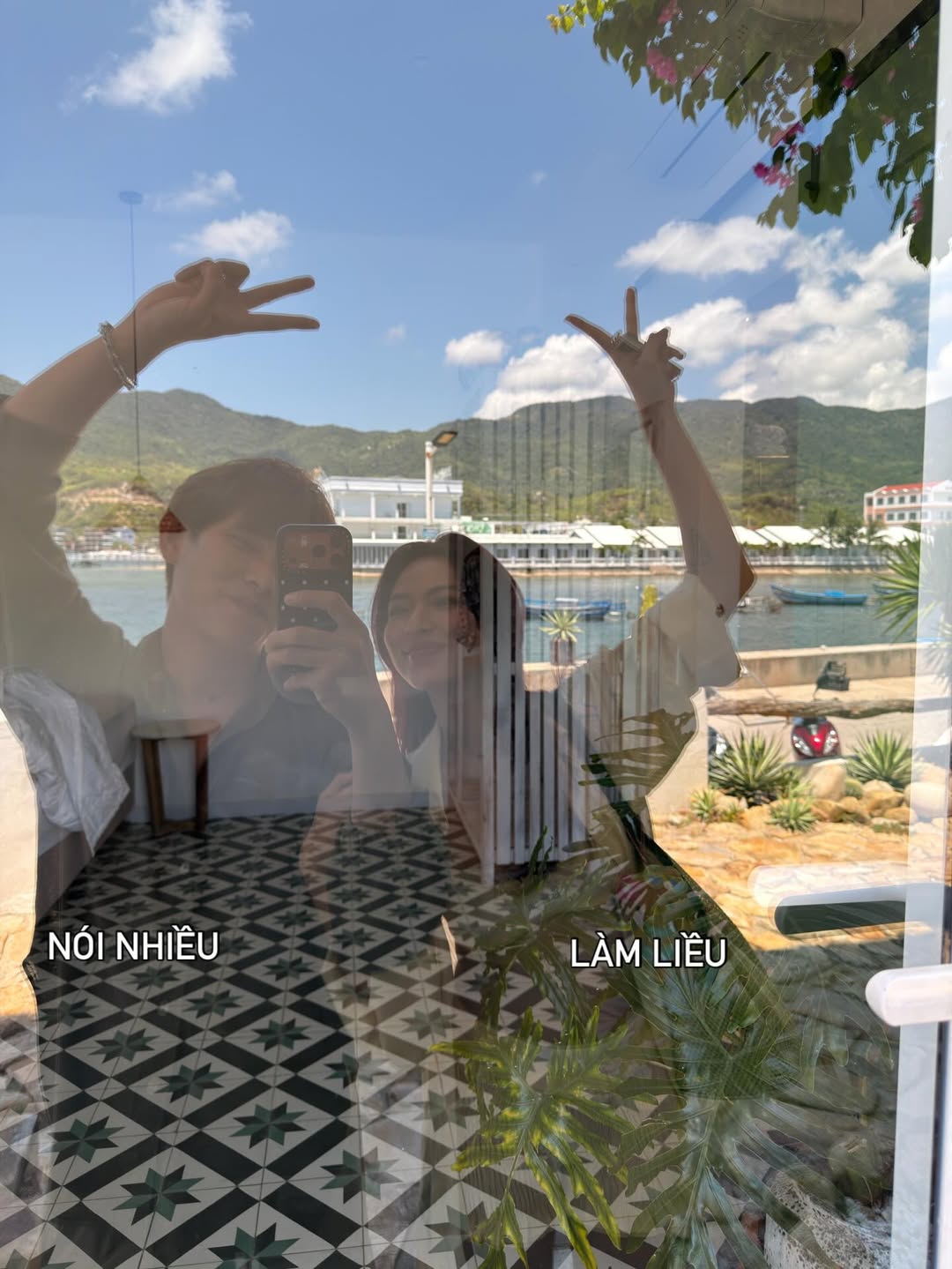 Khui cả lố ảnh hẹn h&ograve; của cặp diễn vi&ecirc;n - người mẫu Vbiz- Ảnh 2.