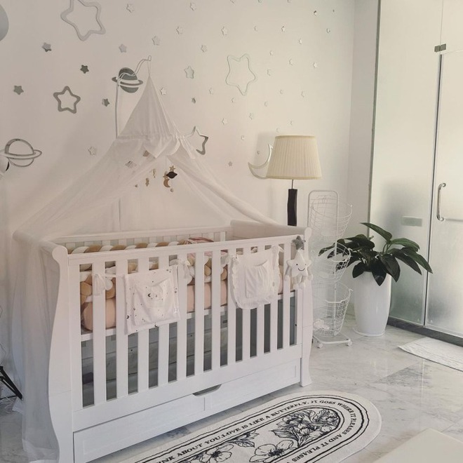 Tiểu thư Việt được giấu k&iacute;n bưng: Mẹ l&agrave; hot girl H&agrave; th&agrave;nh, bố l&agrave; con trai tỷ ph&uacute;, họ h&agrave;ng to&agrave;n nh&acirc;n vật đ&igrave;nh đ&aacute;m- Ảnh 6.