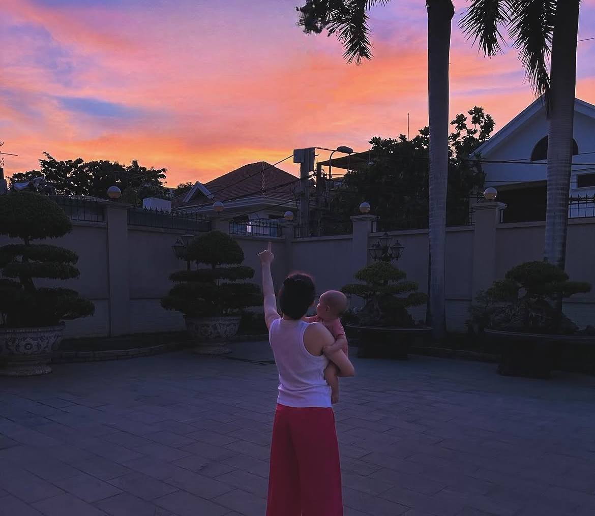 Tiểu thư Việt được giấu k&iacute;n bưng: Mẹ l&agrave; hot girl H&agrave; th&agrave;nh, bố l&agrave; con trai tỷ ph&uacute;, họ h&agrave;ng to&agrave;n nh&acirc;n vật đ&igrave;nh đ&aacute;m- Ảnh 2.