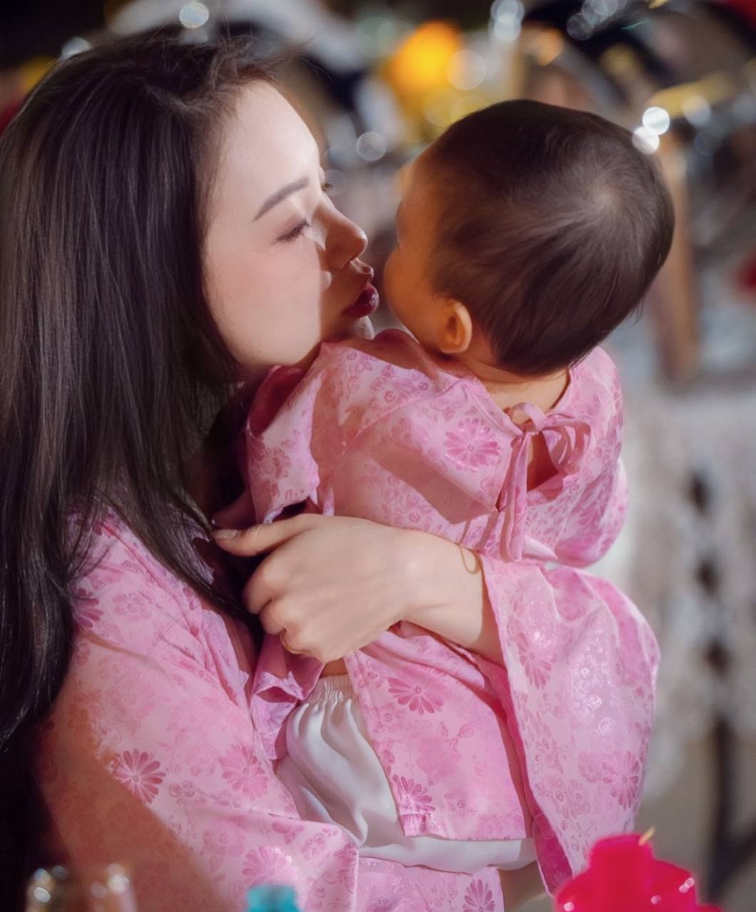 Tiểu thư Việt được giấu k&iacute;n bưng: Mẹ l&agrave; hot girl H&agrave; th&agrave;nh, bố l&agrave; con trai tỷ ph&uacute;, họ h&agrave;ng to&agrave;n nh&acirc;n vật đ&igrave;nh đ&aacute;m- Ảnh 8.