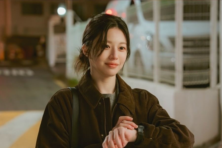 Go Youn Jung lại gầy th&ecirc;m, mặt qu&aacute; hốc h&aacute;c- Ảnh 2.