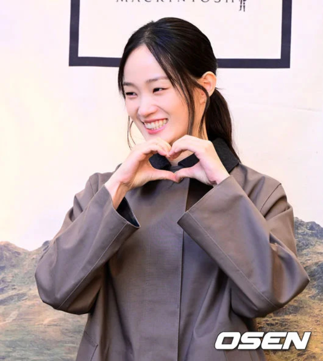 Bạn th&acirc;n Song Hye Kyo v&agrave; Jennie kết h&ocirc;n b&iacute; mật, định kh&ocirc;ng cho ai biết nhưng đ&uacute;ng 1 ng&agrave;y trước đ&aacute;m cưới lại bại lộ hết- Ảnh 2.