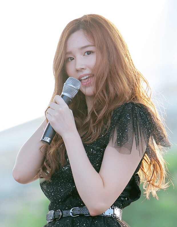 &ldquo;C&ocirc;ng ch&uacute;a lai&rdquo; đầu ti&ecirc;n của showbiz: Bị cấm hoạt động suốt 4 năm, nay l&agrave;m ca sĩ mạng với 228 người h&acirc;m mộ - Ảnh 4.