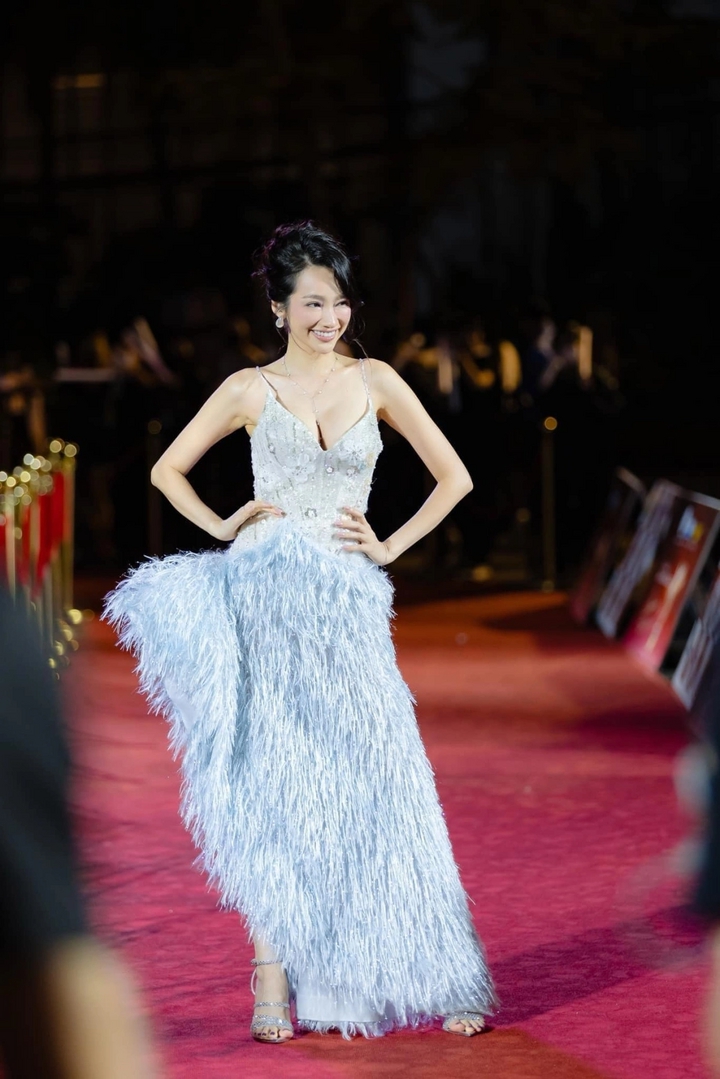 Sắc v&oacute;c n&oacute;ng bỏng của &Aacute; hậu Việt duy nhất được Victoria's Secret "điểm danh"- Ảnh 8.