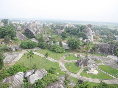 H&ograve;n đ&aacute; ni&ecirc;n đại triệu năm nằm cạnh đường quốc lộ: Ở  th&agrave;nh phố trực thuộc Trung ương mới nhất của Việt Nam - Ảnh 3.