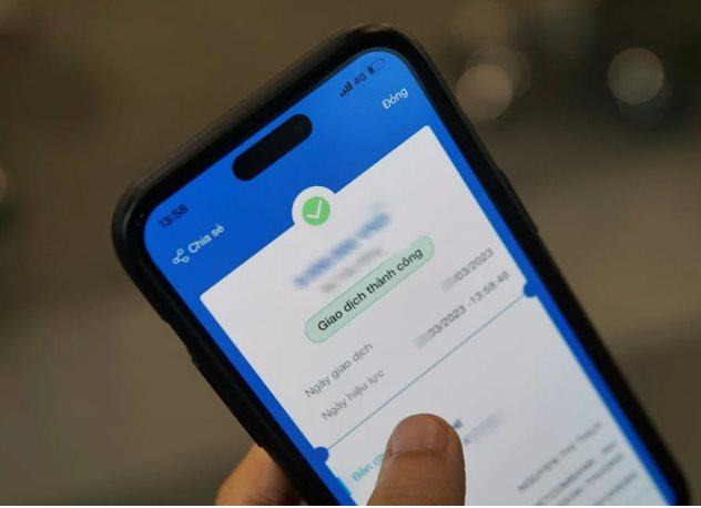 C&ocirc;ng an kiểm tra giao dịch chuyển khoản 20 triệu đồng ở ng&acirc;n h&agrave;ng ACB của người đ&agrave;n &ocirc;ng SN 1995- Ảnh 1.