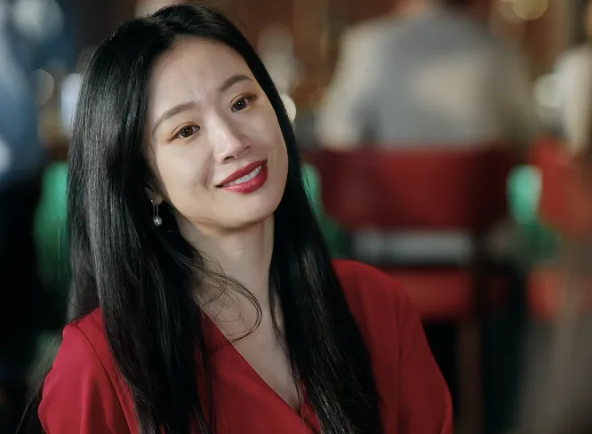 "Tiểu tam cuốn nhất m&agrave;n ảnh": Chẳng đỉnh cao nhan sắc, kh&ocirc;ng tuổi trẻ l&agrave;m vốn nhưng kh&aacute;n giả vừa mắng vừa xem kh&ocirc;ng s&oacute;t cảnh n&agrave;o- Ảnh 2.