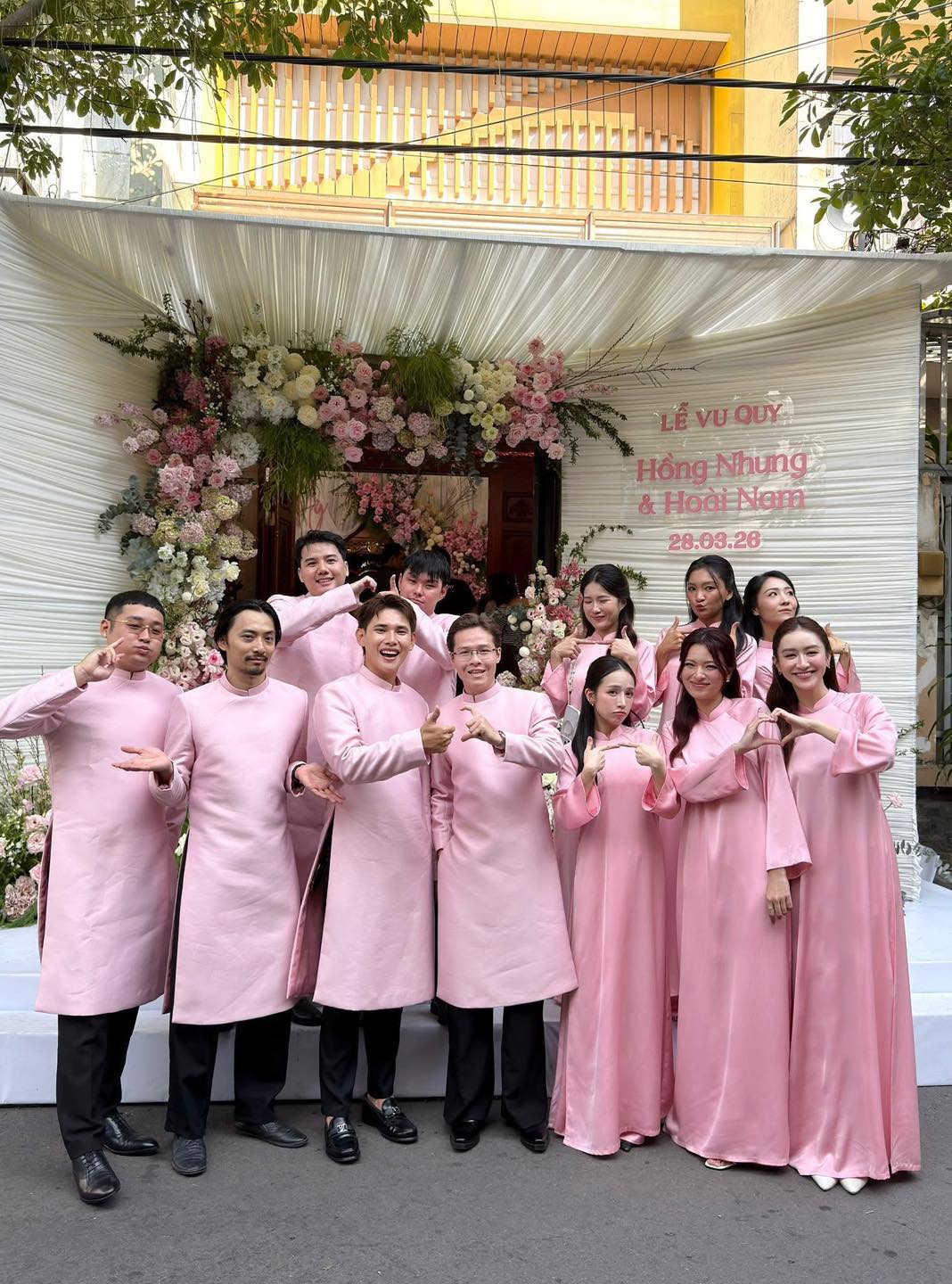 Rộ ảnh cặp đ&ocirc;i Vbiz l&eacute;n tổ chức đ&aacute;m cưới?- Ảnh 2.