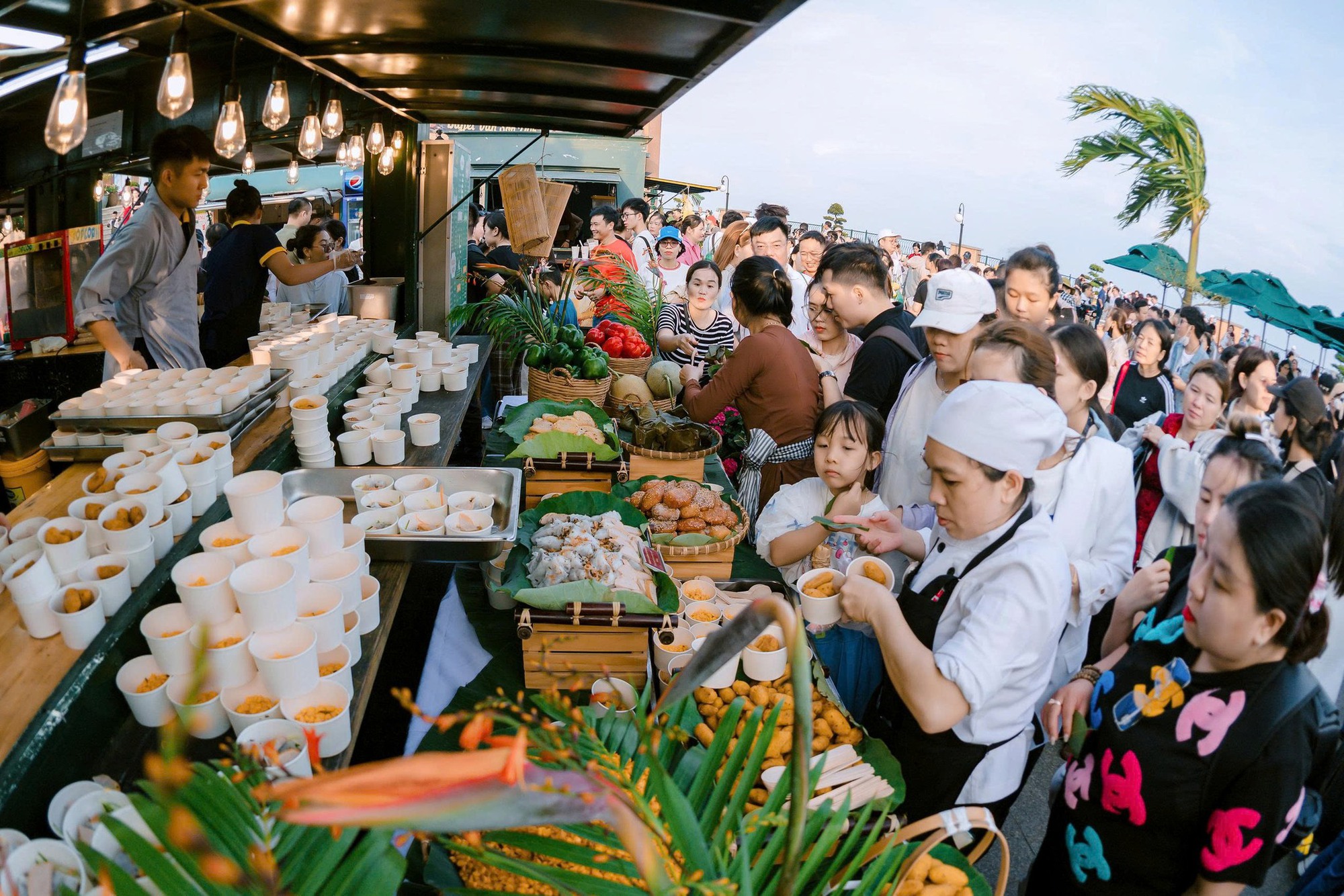 Tin rất vui: Xuy&ecirc;n lễ 30/4, to&agrave;n bộ người d&acirc;n Việt Nam được mua sắm tại đ&acirc;y m&agrave; kh&ocirc;ng cần d&ugrave;ng tiền - Ảnh 5.