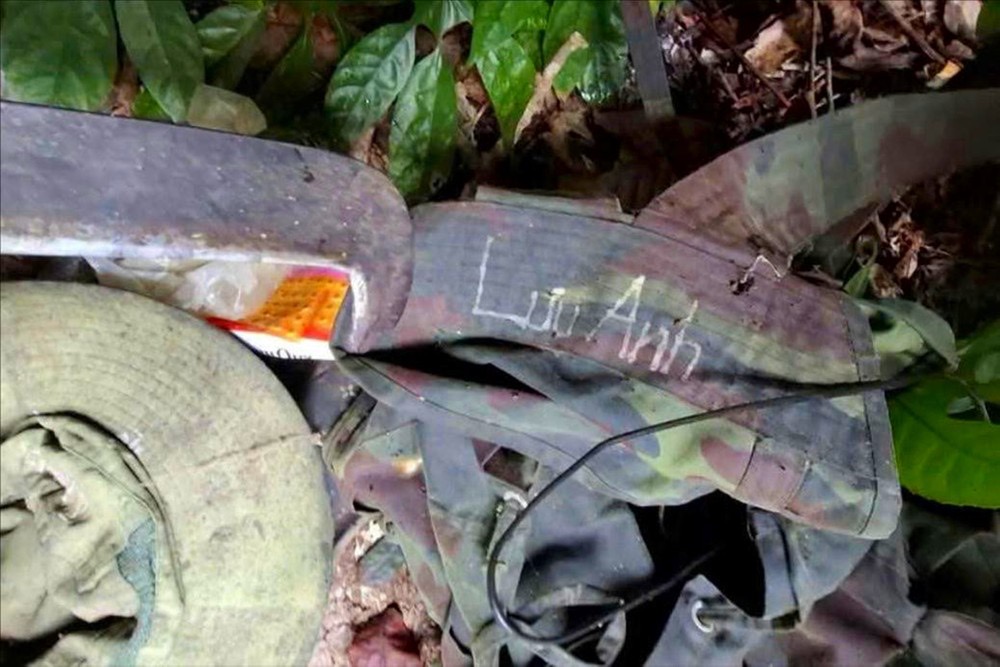 Hiện trường nơi ph&aacute;t hiện bộ xương người trong vườn quốc gia, h&eacute; lộ d&ograve;ng chữ ghi tr&ecirc;n &aacute;o- Ảnh 2.