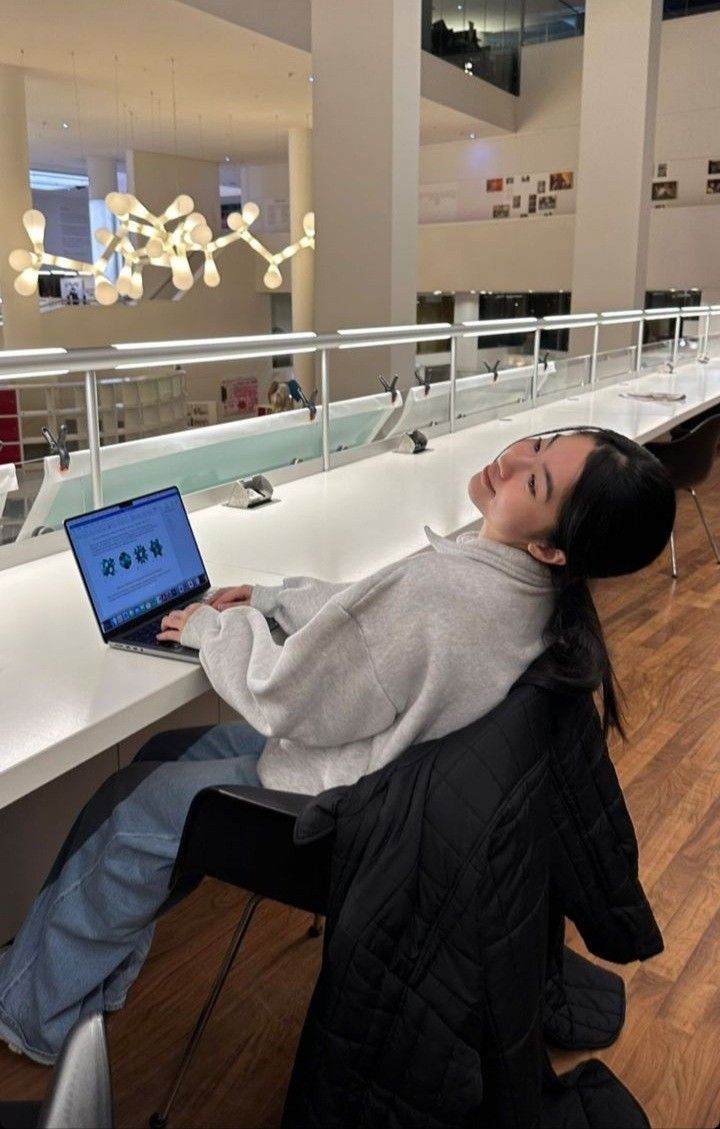 &ldquo;C&agrave;y&rdquo; từ 9h s&aacute;ng đến 10h đ&ecirc;m, nghỉ lễ vẫn phải l&agrave;m: Lương kh&ocirc;ng đủ trả nợ cũng đ&agrave;nh, giờ chịu đựng hoặc thất nghiệp- Ảnh 2.