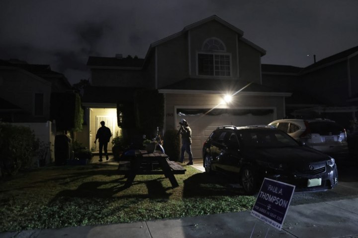 FBI đột k&iacute;ch nh&agrave; ri&ecirc;ng nghi phạm nổ s&uacute;ng tại tiệc &ocirc;ng Trump dự- Ảnh 1.